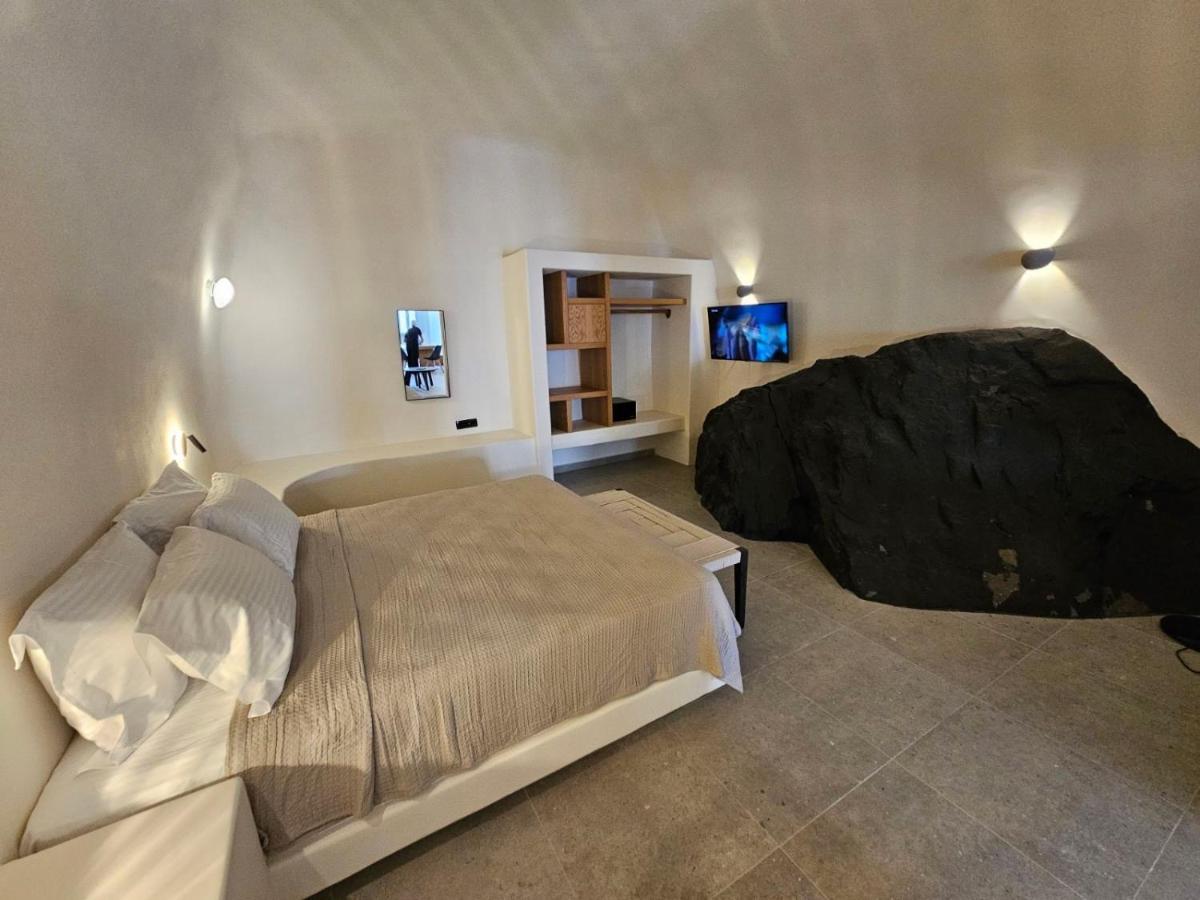 Petroma Cave Suites Vourvoulos Exterior photo