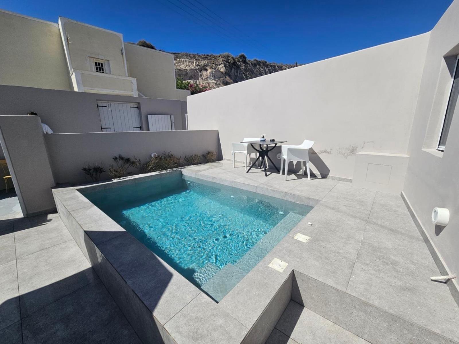 Petroma Cave Suites Vourvoulos Exterior photo
