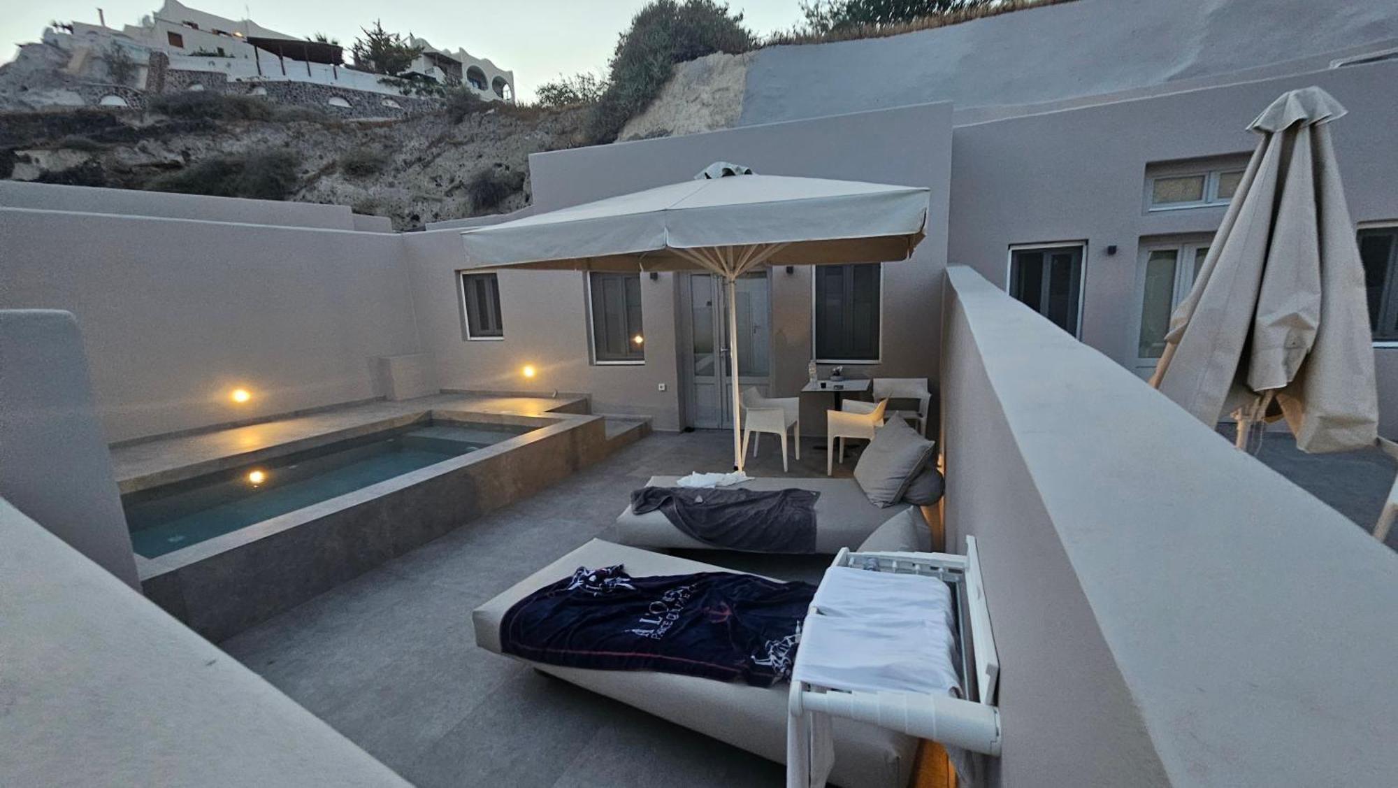 Petroma Cave Suites Vourvoulos Room photo